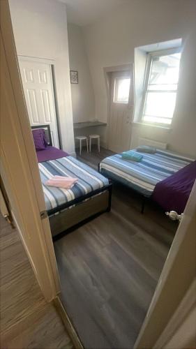Cost Effective Stay in Core Downtown Queen-King St-Self Checkin & Free Wifi in Dufferin Grove