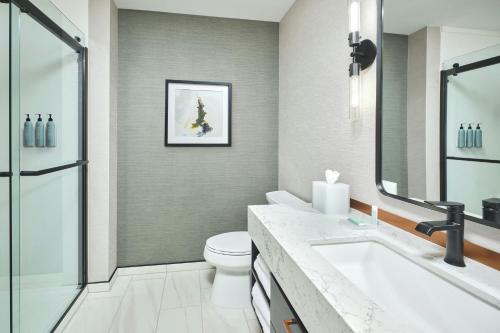Apiary Hotel Belleview Station Denver - image 2
