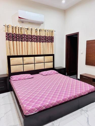 3 Beds Space with Privacy in Middle of DHA - image 3