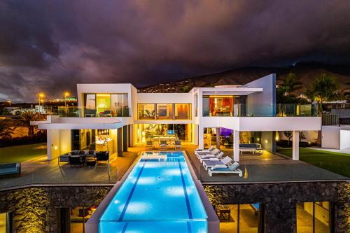 Wellness Villa - Heated Pool, Home Gym & Games Room