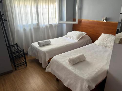 1 double bed, 2 twin beds