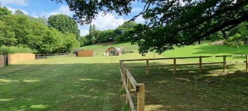 Viesnīcas āriene, The Mainstay Pod at Hidden Wood Glamping in Chapmanslade