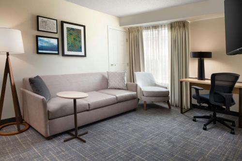1 queen bed, 1 sofa bed