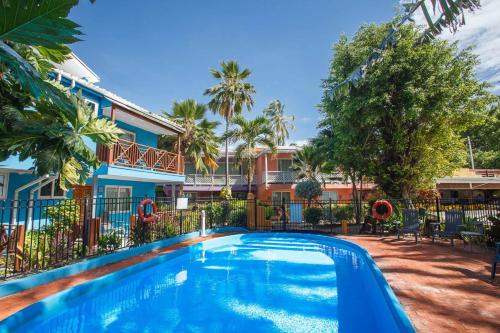 Swimming pool, Hotel Cocoplum Beach in San Andres Island