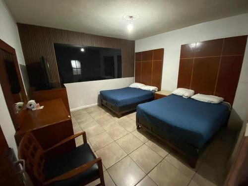 room detail thumbnail 2