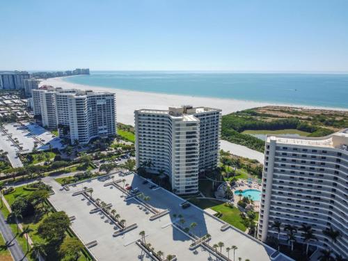 Beachfront apartment with stunning views & wraparound balcony - image 3