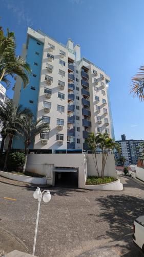 Apto Grande Seguranca 24h Bem Localizado Large Apartment 24-7 Security Well Located in Itacorubi