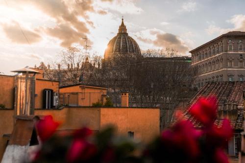 Comfortable Vatican, Pope View Window with St Peter View