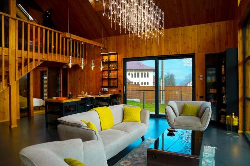 Mănăstirii Chalet - Wood, Glass & Silence (Manastirii Chalet - Wood, Glass & Silence) in Pângăraţi