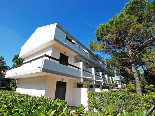 Two-Bedroom House with Garden View image 2