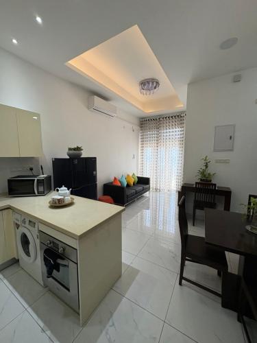 In the heart of Colombo 2 Bedrooms Apartment - image 4