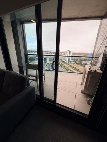 Belconnen Sky Luxe Apartment Free Parking in بلكونين