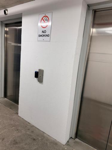 Belconnen Sky Luxe Apartment Free Parking in بلكونين