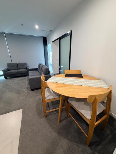 Belconnen Sky Luxe Apartment Free Parking in بلكونين