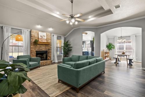 Quartos, Luxurious MTZ Homes Modern Style in Fort Hood (TX)