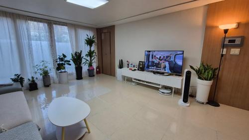 Nick's home in Jungsan