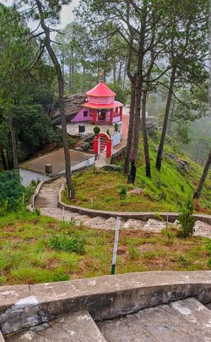Omgivelser, The Mountain Hills Home Stay Kasardevi in Almora