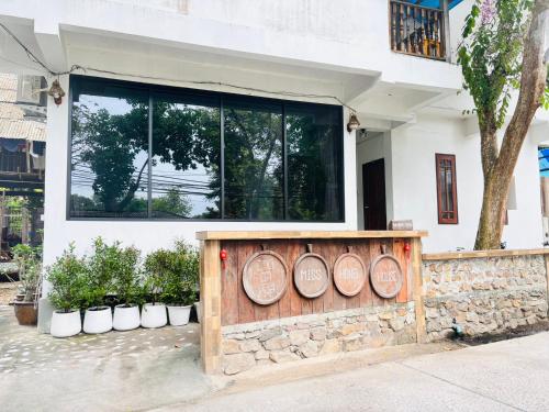 Miss Hong House in Sai Kaew Beach