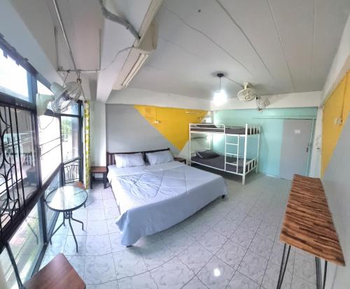 room detail thumbnail 2