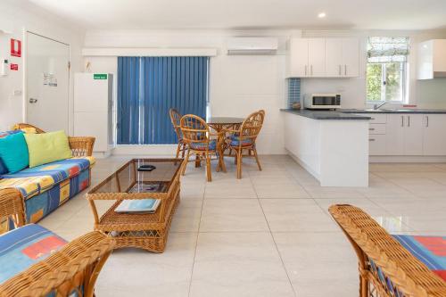 Blueys Beach Villa Manyana 14 in Klusās palmas