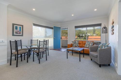 Exterior view of Blueys Beach Villa Manyana 30