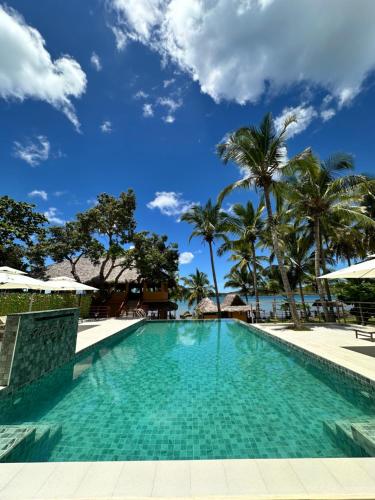 . Holiday Beach Hotel