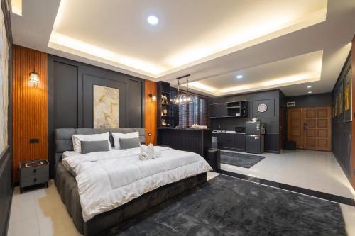 Delta 9 Phrakanong Room Type - Deluxe Double Room with Balcony