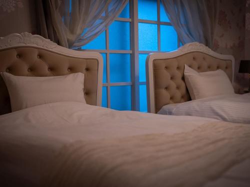 2 double beds