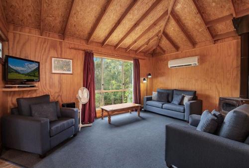 Canobolas Mountain Two-Bedroom Cabin 1 in Canobolas