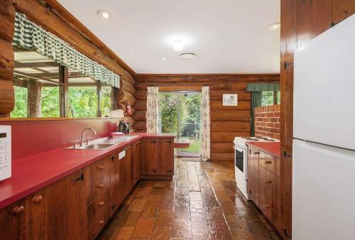 Canobolas Mountain Four-Bedroom Log Cabin in Canobolas