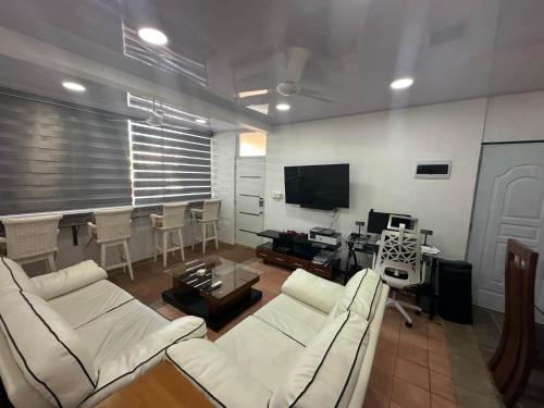 4 Bedroom 4 Bath & Laundry Room Apartment, Sosúa