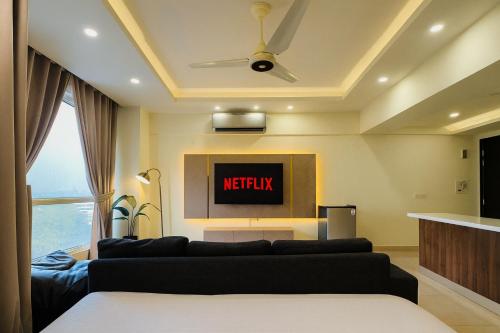 Premium Executive Apartments on High Floors - Goldcrest DHA Lahore - image 4