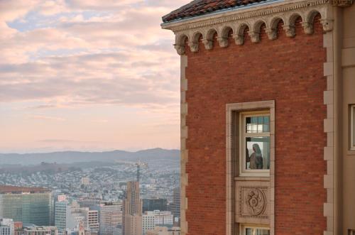 The Huntington Hotel - image 2