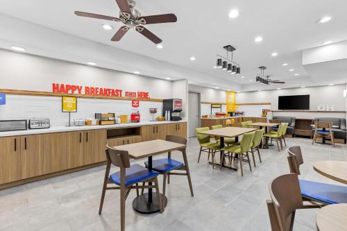 Hampton Inn Akron-Fairlawn - image 6