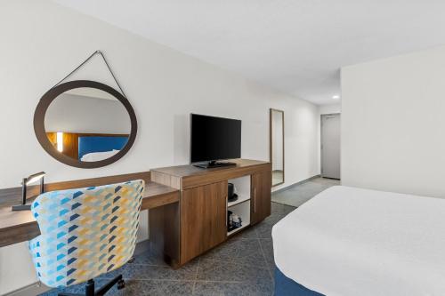 Hampton Inn Akron-Fairlawn - image 11