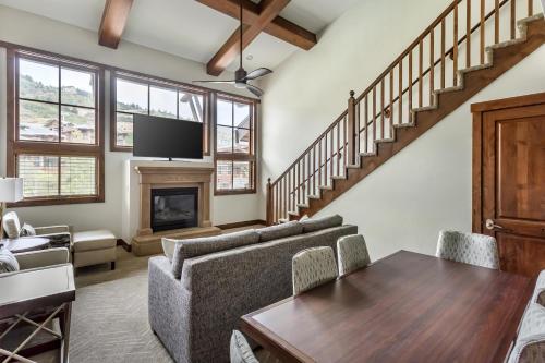 Three-Bedroom Premier King Suite with Two Queen Beds and Sofa Bed