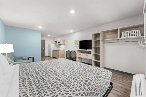WoodSpring Suites Wilmington Riverfront - image 6