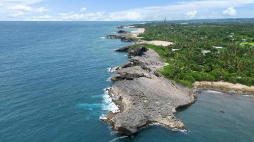 Casa La Cueva Apt 2 Boho Oceanfront House in Arecibo