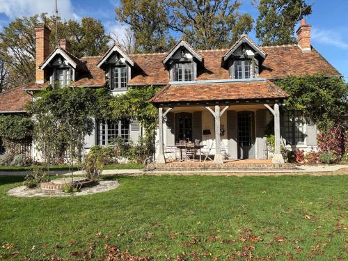 Spacieuse Maison dans domaine privatif, Beauval, Châteaux de La Loire - WIFI, 4 chambres, 4 SDB (Spacieuse Maison dans domaine privatif, Beauval, Chateaux de La Loire - WIFI, 4 chambres, 4 SDB) in Pierrefitte-sur-Sauldre