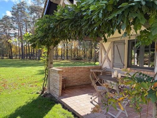 Spacieuse Maison dans domaine privatif, Beauval, Châteaux de La Loire - WIFI, 4 chambres, 4 SDB (Spacieuse Maison dans domaine privatif, Beauval, Chateaux de La Loire - WIFI, 4 chambres, 4 SDB) in Pierrefitte-sur-Sauldre