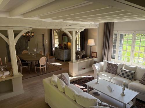 Spacieuse Maison dans domaine privatif, Beauval, Châteaux de La Loire - WIFI, 4 chambres, 4 SDB (Spacieuse Maison dans domaine privatif, Beauval, Chateaux de La Loire - WIFI, 4 chambres, 4 SDB) in Pierrefitte-sur-Sauldre