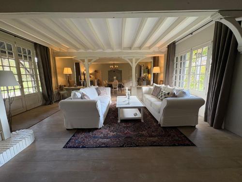 Spacieuse Maison dans domaine privatif, Beauval, Châteaux de La Loire - WIFI, 4 chambres, 4 SDB (Spacieuse Maison dans domaine privatif, Beauval, Chateaux de La Loire - WIFI, 4 chambres, 4 SDB) in Pierrefitte-sur-Sauldre