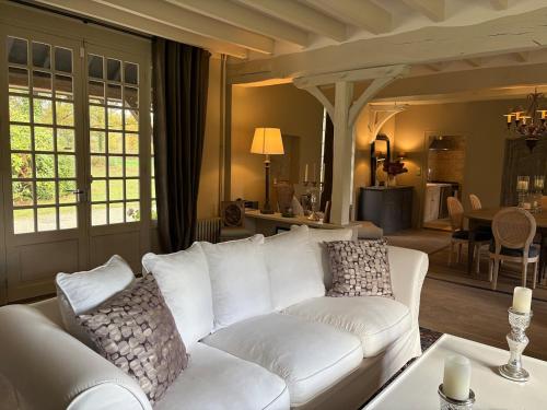 Spacieuse Maison dans domaine privatif, Beauval, Châteaux de La Loire - WIFI, 4 chambres, 4 SDB (Spacieuse Maison dans domaine privatif, Beauval, Chateaux de La Loire - WIFI, 4 chambres, 4 SDB) in Pierrefitte-sur-Sauldre