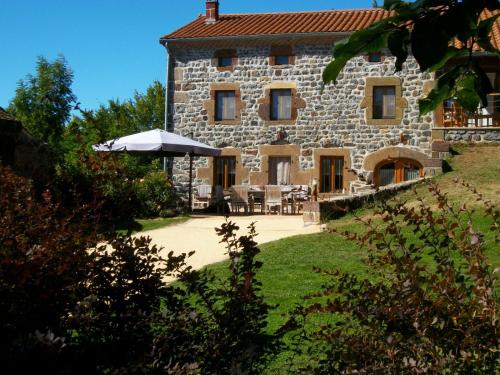 Chambre Chez "Tsoussou", Le Clos des Pierres Rouges chambre d'hôte Saint-Jean-Lachalm