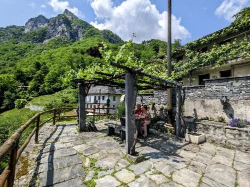 Wild Valley Casa Pergola in Valle Onsernone in Loco, Schweiz
