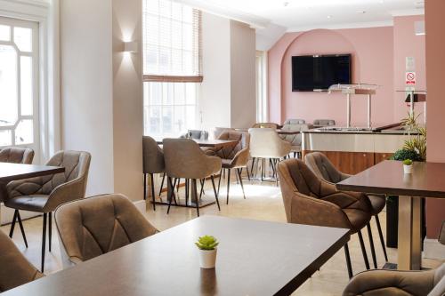 Jídlo a nápoje, Queens Park Premier London Hyde Park in Londýn