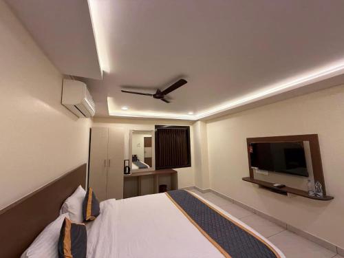DVR GRAND-AC Rooms in Madhurawada