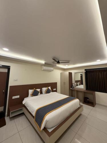 DVR GRAND-AC Rooms in Madhurawada