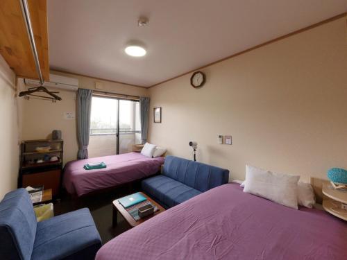 room detail thumbnail 1