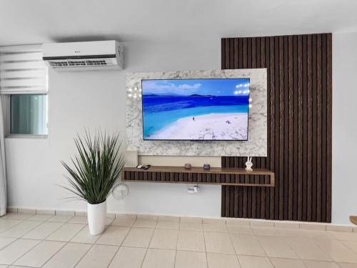 Sea Breeze Escape Sleeps 7 Pool in Ceiba